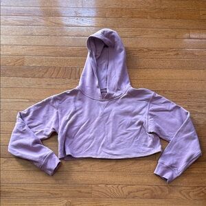 LULULEMON 💜 Lavender Cropped Hoodie size medium EUC!
